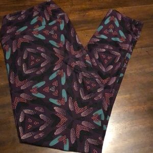 LuLaRoe Tall & Curvy Leggings